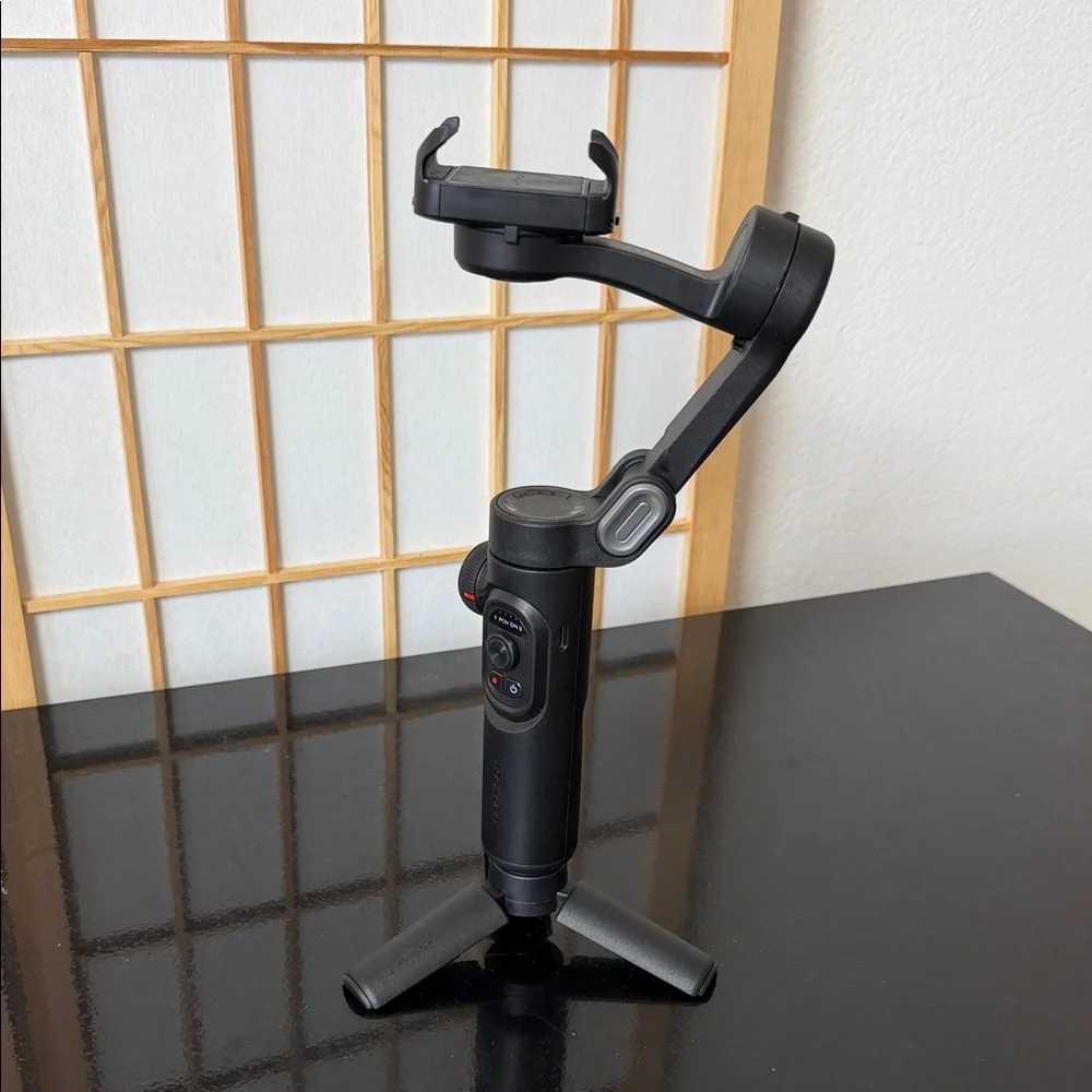 Black Smartphone Gimbal Stabilizer